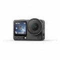 Action camera with display screen showing a skier in mid-air, on a gray background.